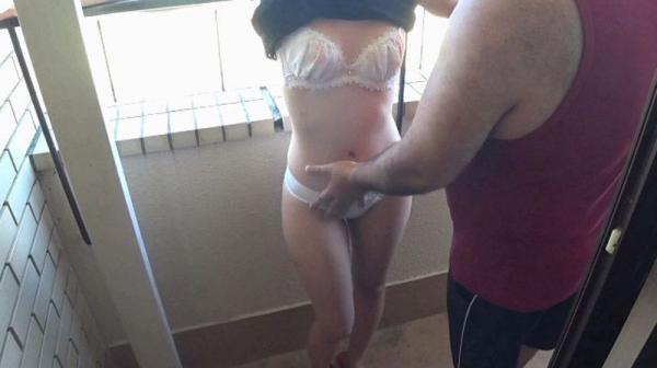 与18岁年轻若妻来场单日来回偷情旅行 FC2-PPV-956931